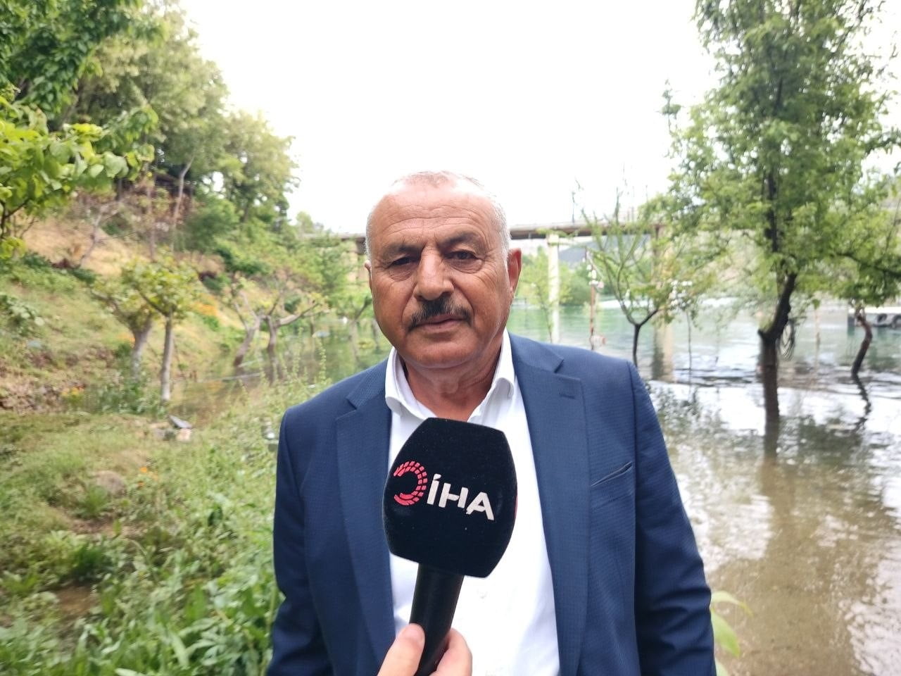 SAVAKLARIN AÇILMASIYLA BİRLİKTE AYNALI SAZANLARIN KIYIYA AKIN ETTİĞİNİ DİLE GETİREN İHSAN ERDEM...