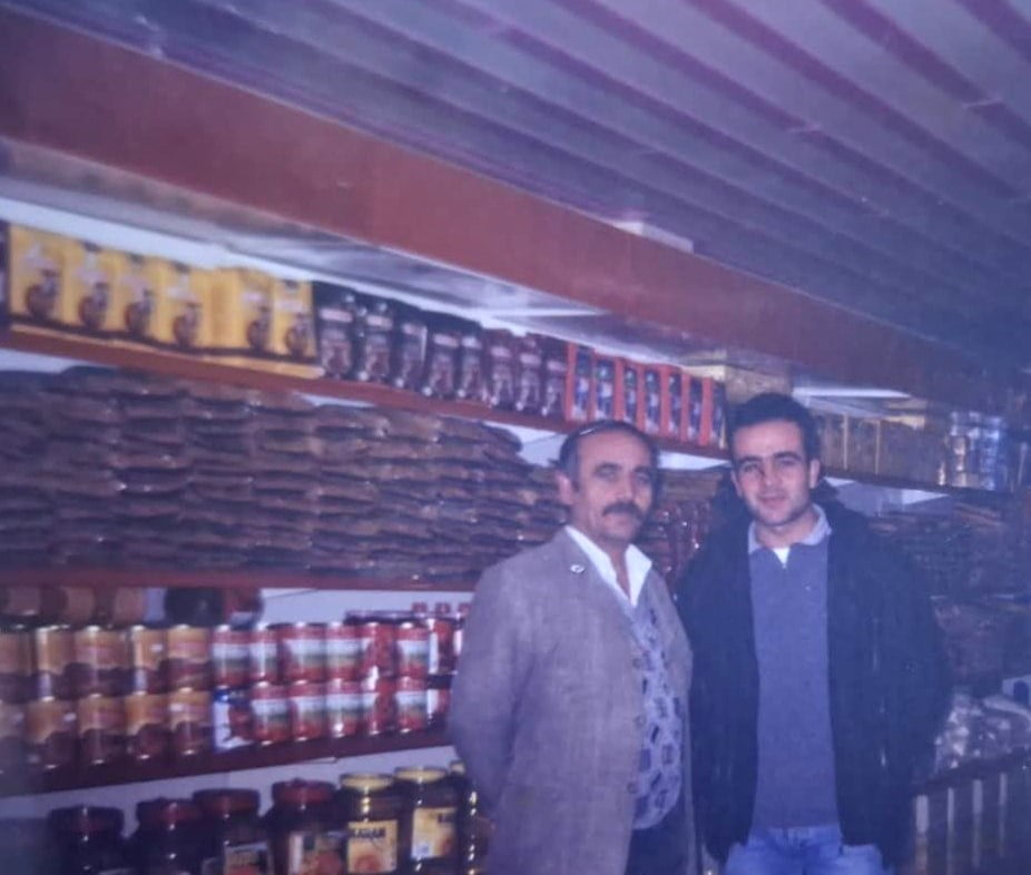 SEBAHATTİN YÜCEER, YAKLAŞIK 40 YIL ÖNCE AÇTIĞI BAKKAL DÜKKANIYLA ESNAFLIĞA ADIM ATTI
