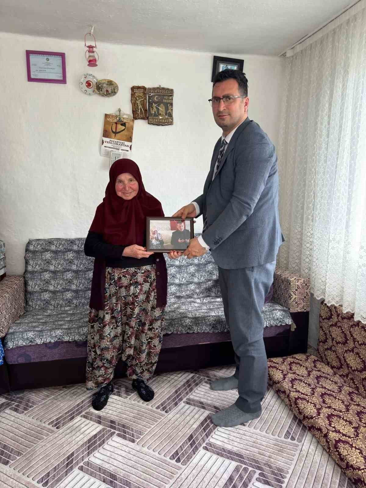 ŞEHİT AİLESİNE ANLAMLI ZİYARET