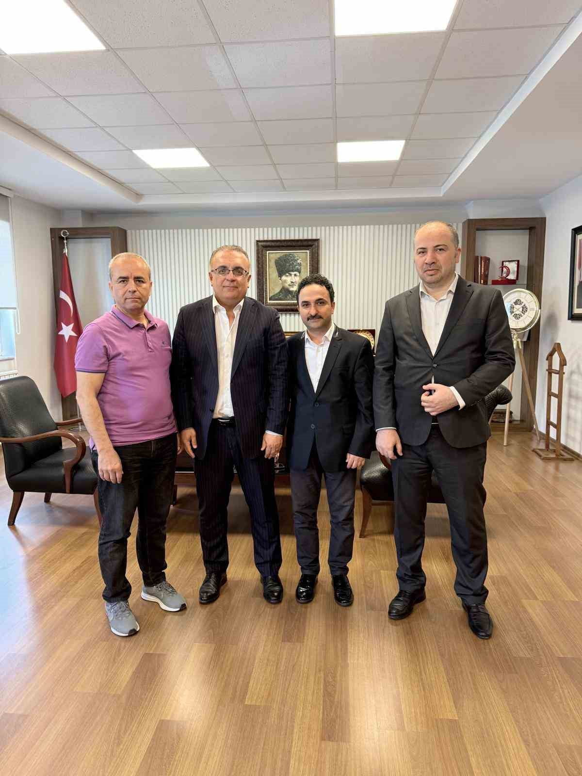 ŞEHİT POLİS MUSTAFA AYDIN’IN BABASI KAMİL AYDIN, BAHÇELİVLER KAYMAKAMI MEHMET BOZTEPE'Yİ ZİYARET...
