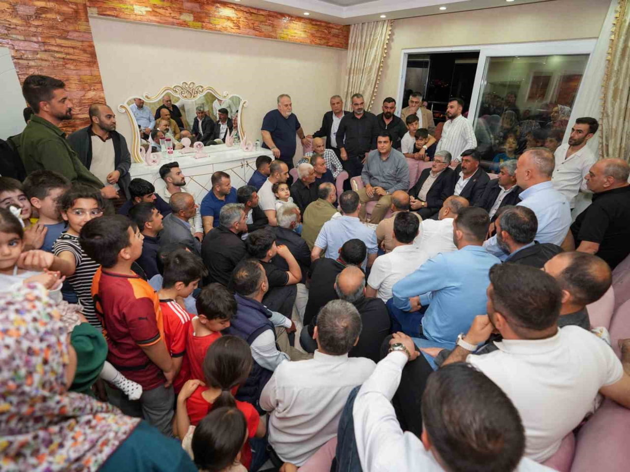 ŞEHİTKAMİL BELEDİYE BAŞKANI UMUT YILMAZ, İLÇE GENELİNDE SÜRDÜRDÜĞÜ MAHALLE ZİYARETLERİ KAPSAMINDA...