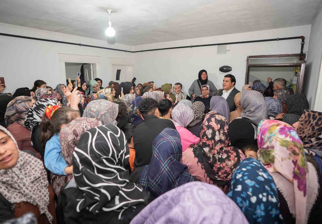 ŞEHİTKAMİL BELEDİYE BAŞKANI UMUT YILMAZ, ŞİRİNEVLER MAHALLESİ’NDE KADINLARLA BİR ARAYA GELEREK...