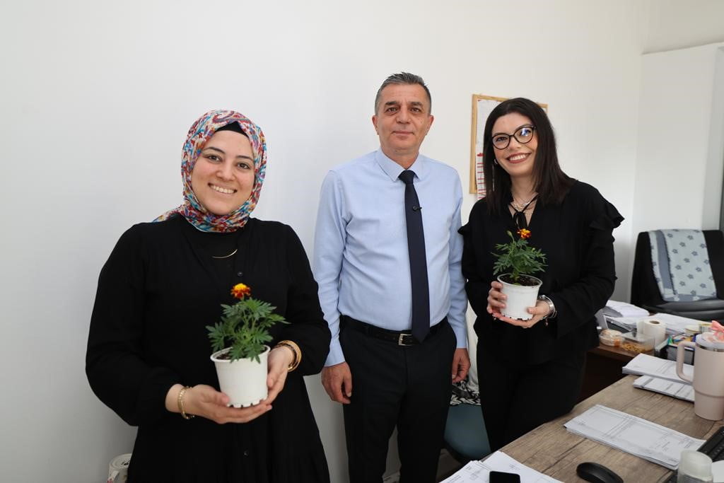 ŞEHZADELER BELEDİYE BAŞKANI HAKAN ŞİMŞEK, ANNELER GÜNÜ DOLAYISIYLA BELEDİYE PERSONELİNİ ZİYARET...