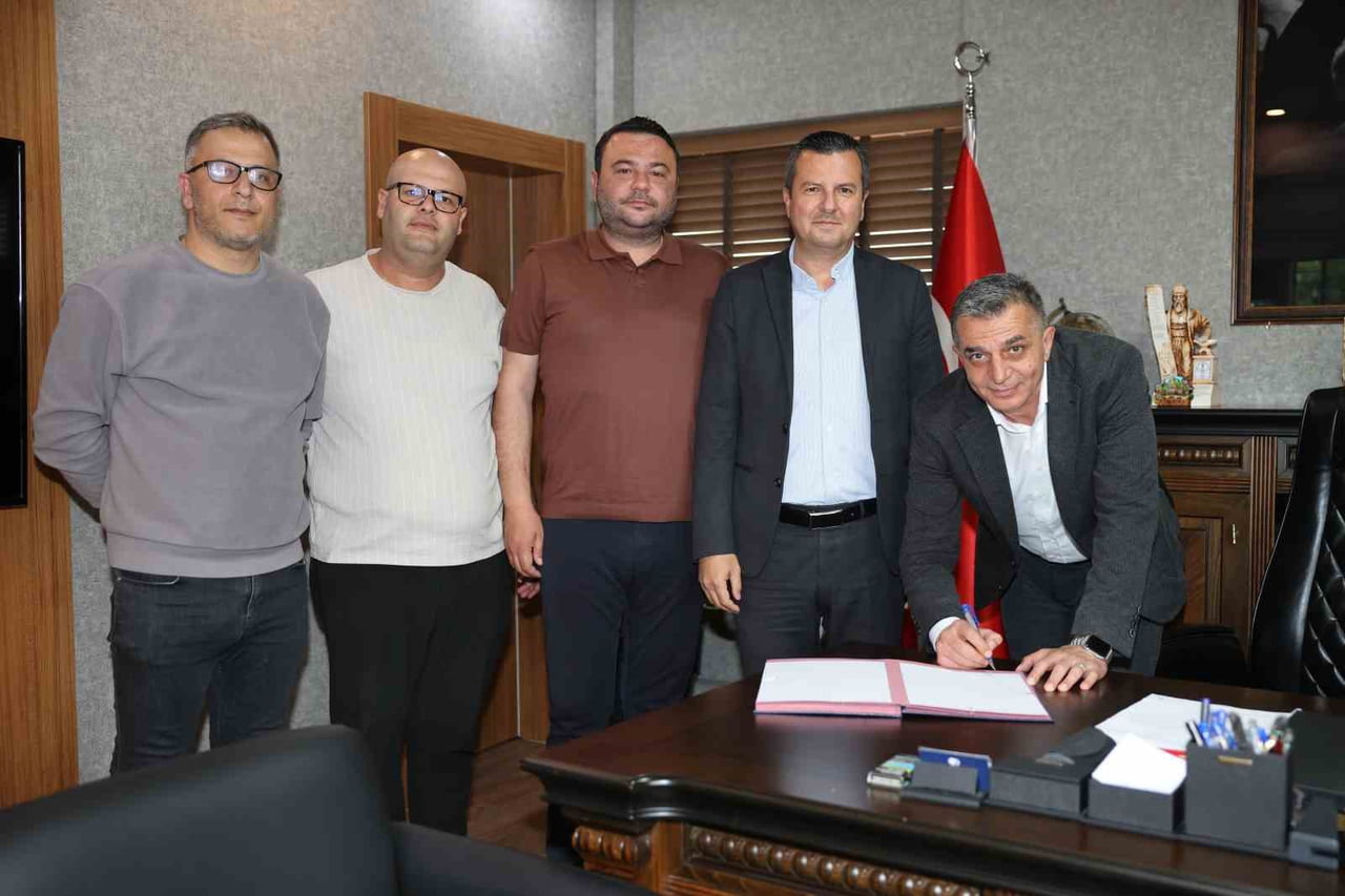 ŞEHZADELER BELEDİYESİ’NDE GERÇEKLEŞTİRİLEN İMZA TÖRENİNE ŞEHZADELER BELEDİYE BAŞKANI HAKAN ŞİMŞEK...
