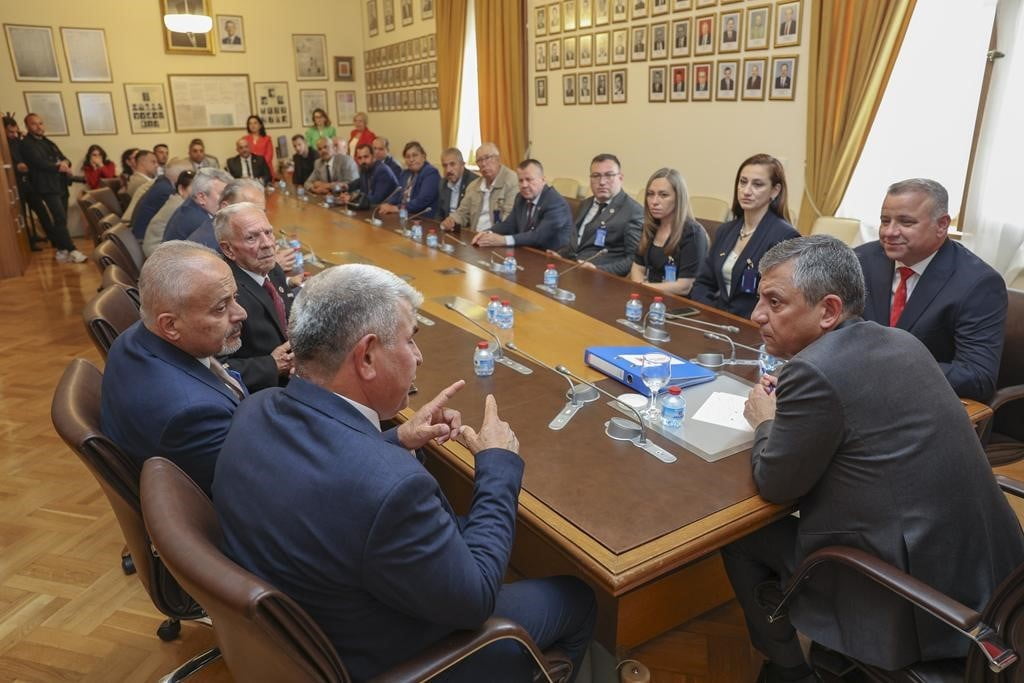 ŞEHZADELER BELEDİYESİ’NİN DÜZENLEDİĞİ İKİ GÜNLÜK ANKARA PROGRAMINDA MAHALLE MUHTARLARI TBMM’DE CHP...