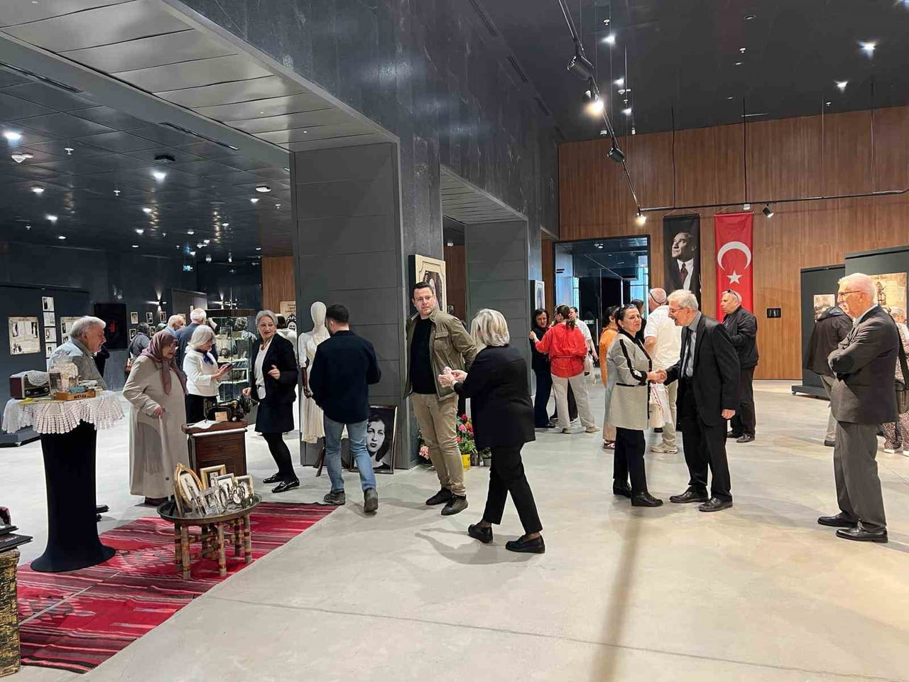 SERGİ, ZİYARETÇİLERDEN YOĞUN İLGİ GÖRDÜ.