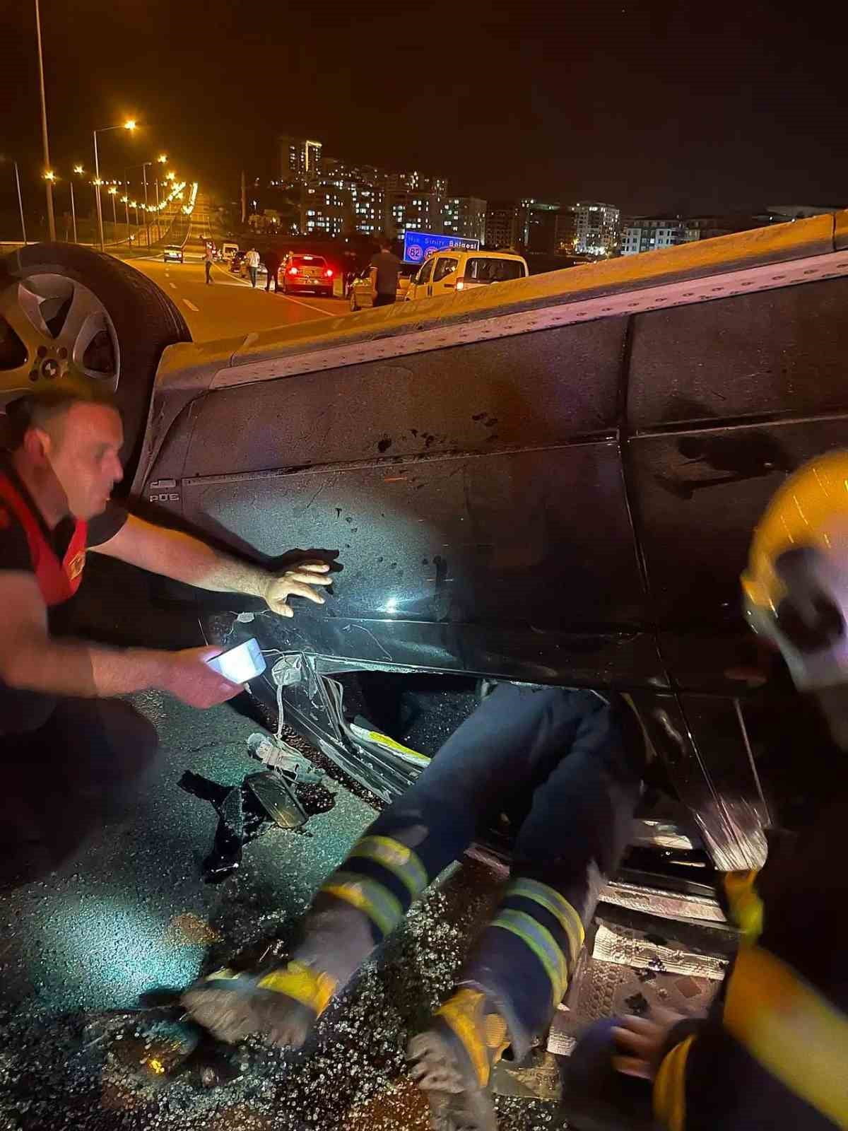 SİİRT'TE OTOMOBİL İLE AMBULANSIN ÇARPIŞMASI SONUCU MEYDANA GELEN TRAFİK KAZASINDA 3'Ü SAĞLIK...