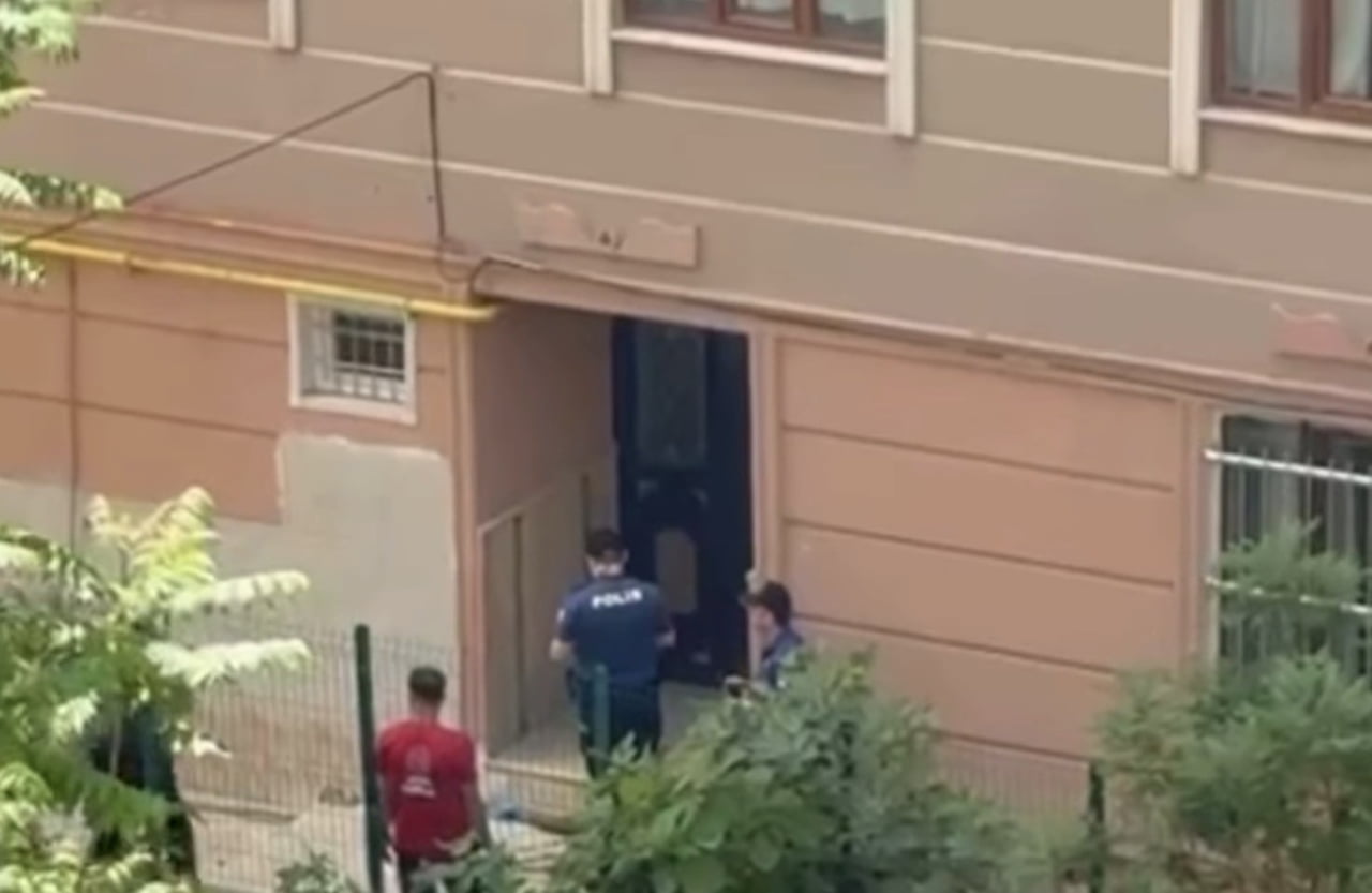 SİİRT'TE PENCEREYİ TEMİZLEMEK İSTERKEN 5'İNCİ KATTAN SERT ZEMİNE ÇAKILAN 43 YAŞINDAKİ KADIN...