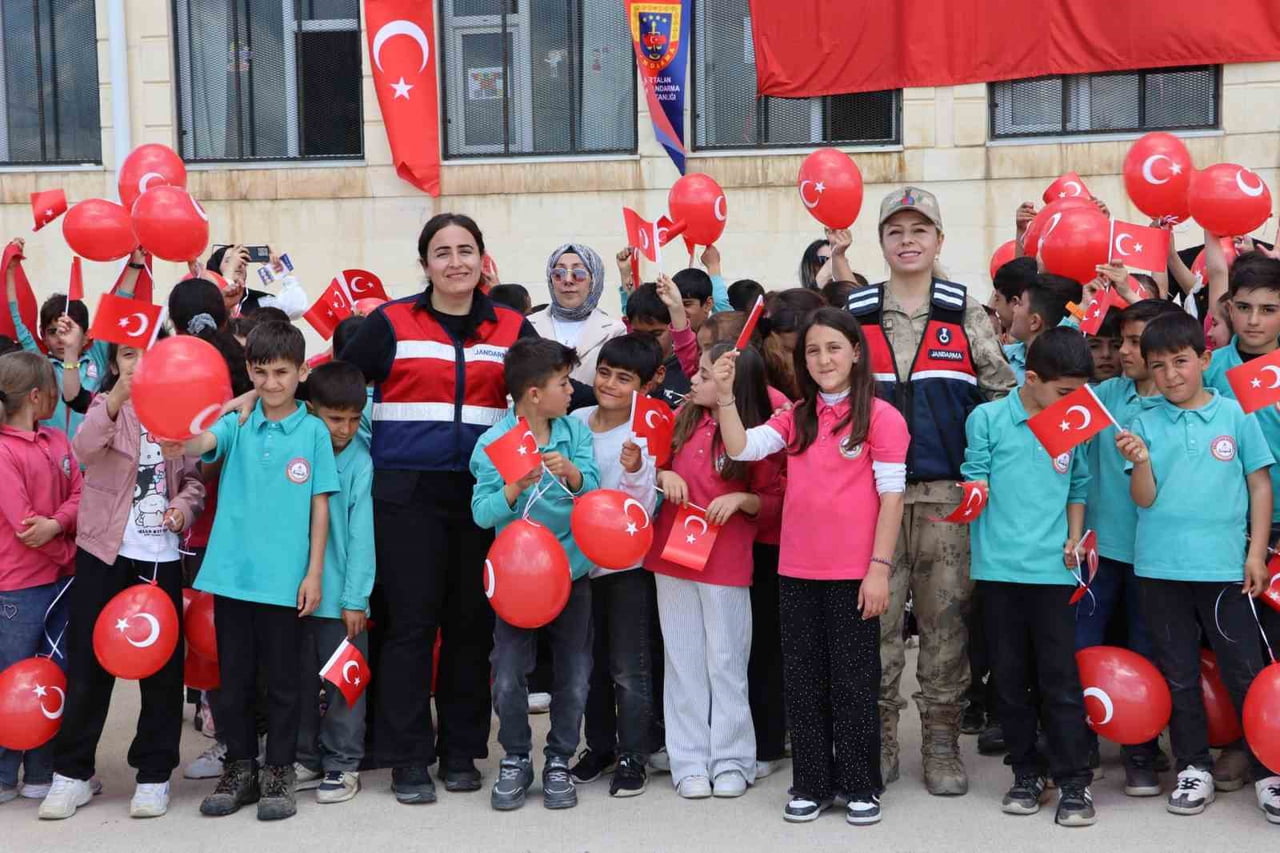 SİİRT’TE MİLLİ AİLE HAFTASI KAPSAMINDA ÇOCUK VE AİLELERE YÖNELİK EĞİTİMLER...