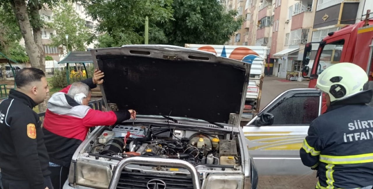 SİİRT’TE PARK HALİNDEKİ PİKAPTA YANGIN ÇIKTI