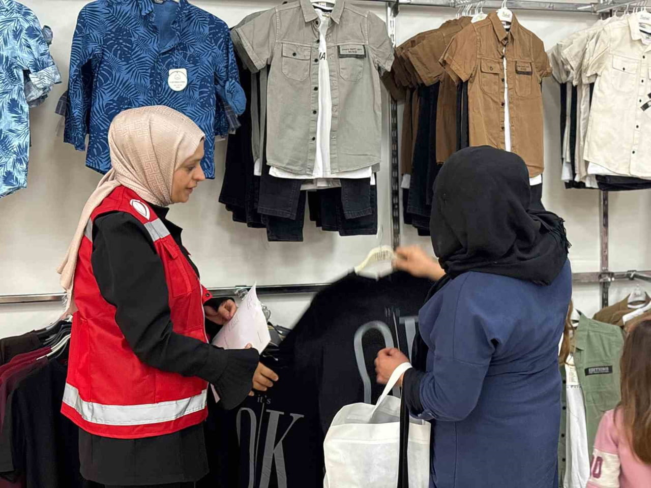 SİNCAN BELEDİYESİ BU BAYRAMDA DA İHTİYAÇ SAHİBİ AİLELERİ VE ÇOCUKLARI YALNIZ BIRAKMADI.