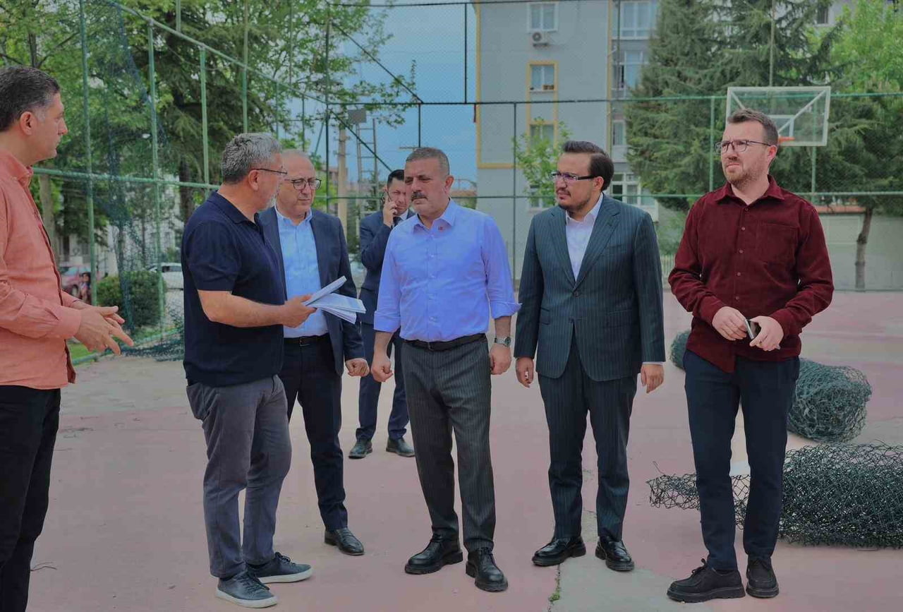 SİNCAN BELEDİYESİ İLÇEDE BULUNAN 393 PARKTA KAPSAMLI BİR YENİLEME SEFERBERLİĞİ BAŞLATTI. OYUN...