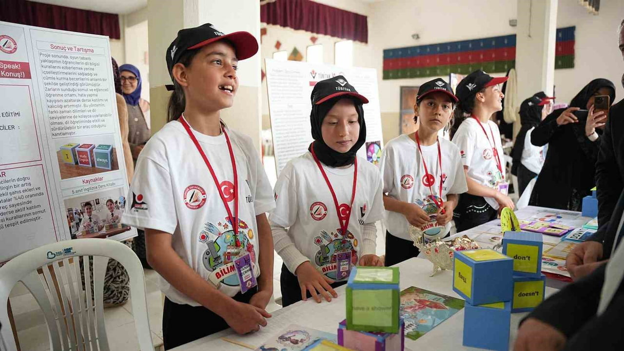 SINDIRGI’DA KIRSAL MAHALLEDE BİLİM FUARI HEYECANI