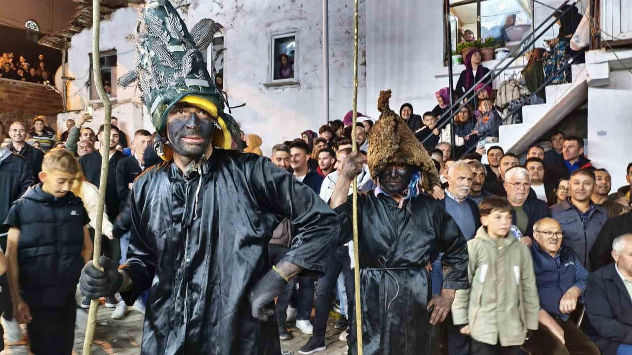 SINDIRGI’YA BAĞLI KIRSAL IŞIKLAR MAHALLESİ’NDE YÜZYILLARDIR SÜRDÜRÜLEN HIDIRELLEZ KUTLAMALARI BU...