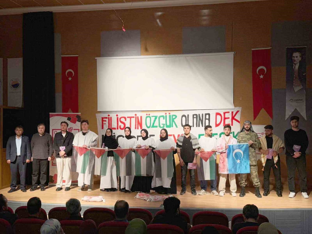 SİNOP'TA BURADAYIM ÖĞRENCİ TOPLULUĞU İLE ÖNDER İMAM HATİPLİLER DERNEĞİ İŞ BİRLİĞİNDE  DÜZENLENEN...