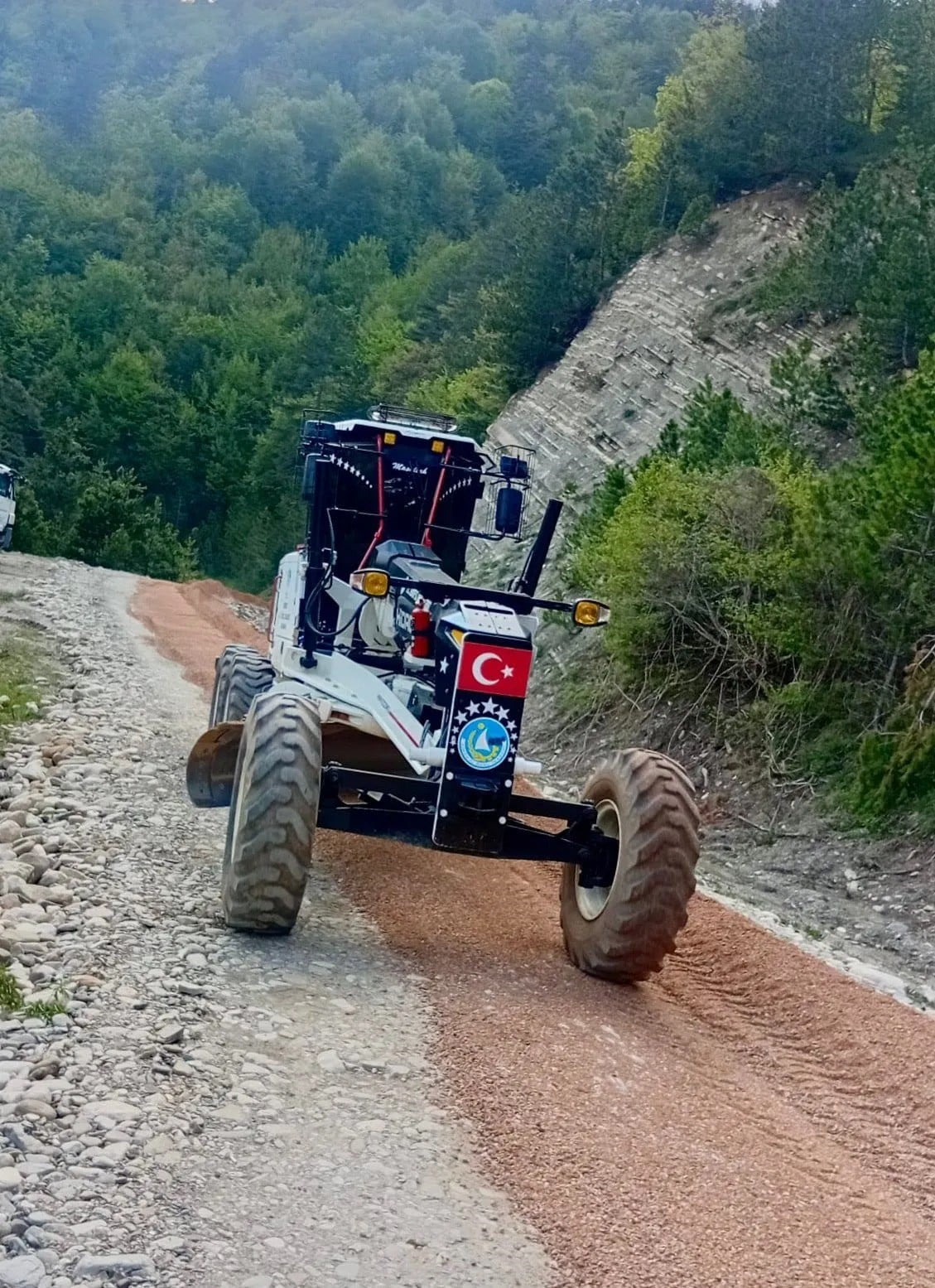 SİNOP İL ÖZEL İDARESİ, İL GENELİNDE ULAŞIM KONFORUNU VE KALİTESİNİ ARTIRMAK AMACIYLA YÜRÜTTÜĞÜ YOL...