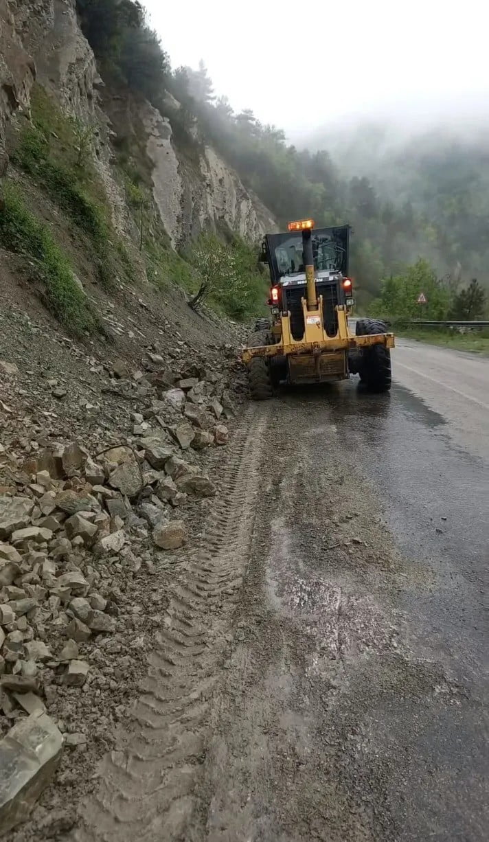 SİNOP İL ÖZEL İDARESİ, KIRSAL ALTYAPIYI GÜÇLENDİRMEK VE ULAŞIMIN KESİNTİSİZ SÜRDÜRÜLMESİNİ...
