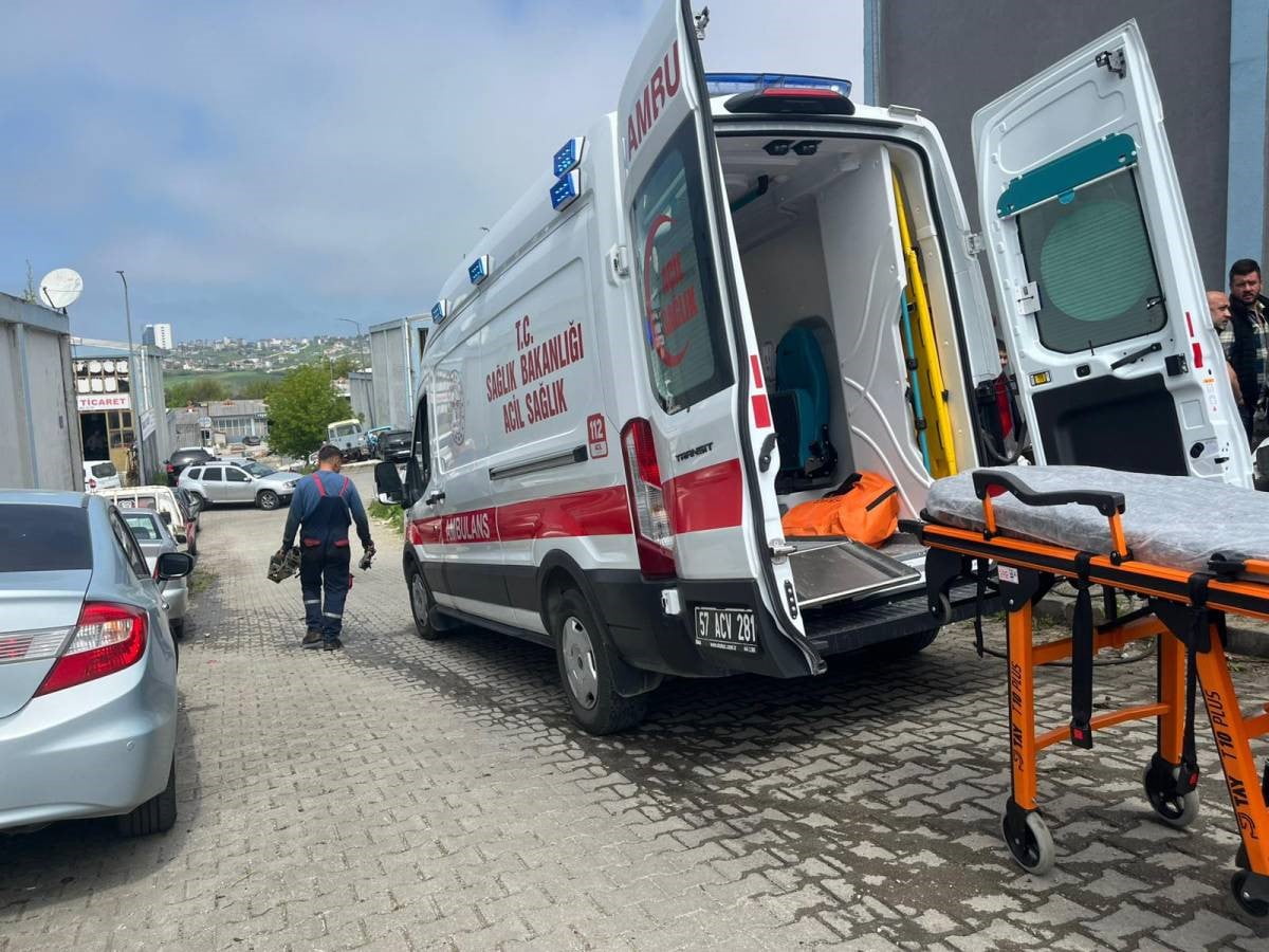 SİNOP KÜÇÜK SANAYİ SİTESİ’NDE BİR DÜKKANDA YÜK ASANSÖRÜNÜN HALATININ KOPMASI SONUCU MEYDANA GELEN...