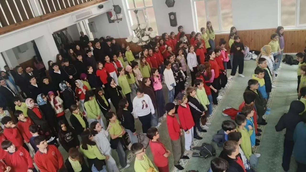 SİNOP’TA ÇEDES PROJESİ KAPSAMINDA DÜZENLENEN YIL SONU ETKİNLİĞİNDE YAKLAŞIK 200 ÖĞRENCİ BİR ARAYA...