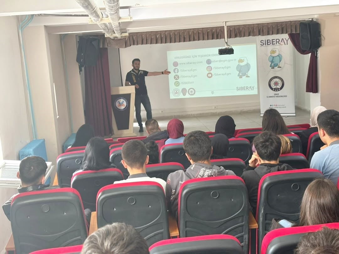 SİNOP’UN SARAYDÜZÜ İLÇESİNDE POLİS EKİPLERİ TARAFINDAN ÖĞRENCİLERE YÖNELİK DÜZENLENEN SİBERAY...