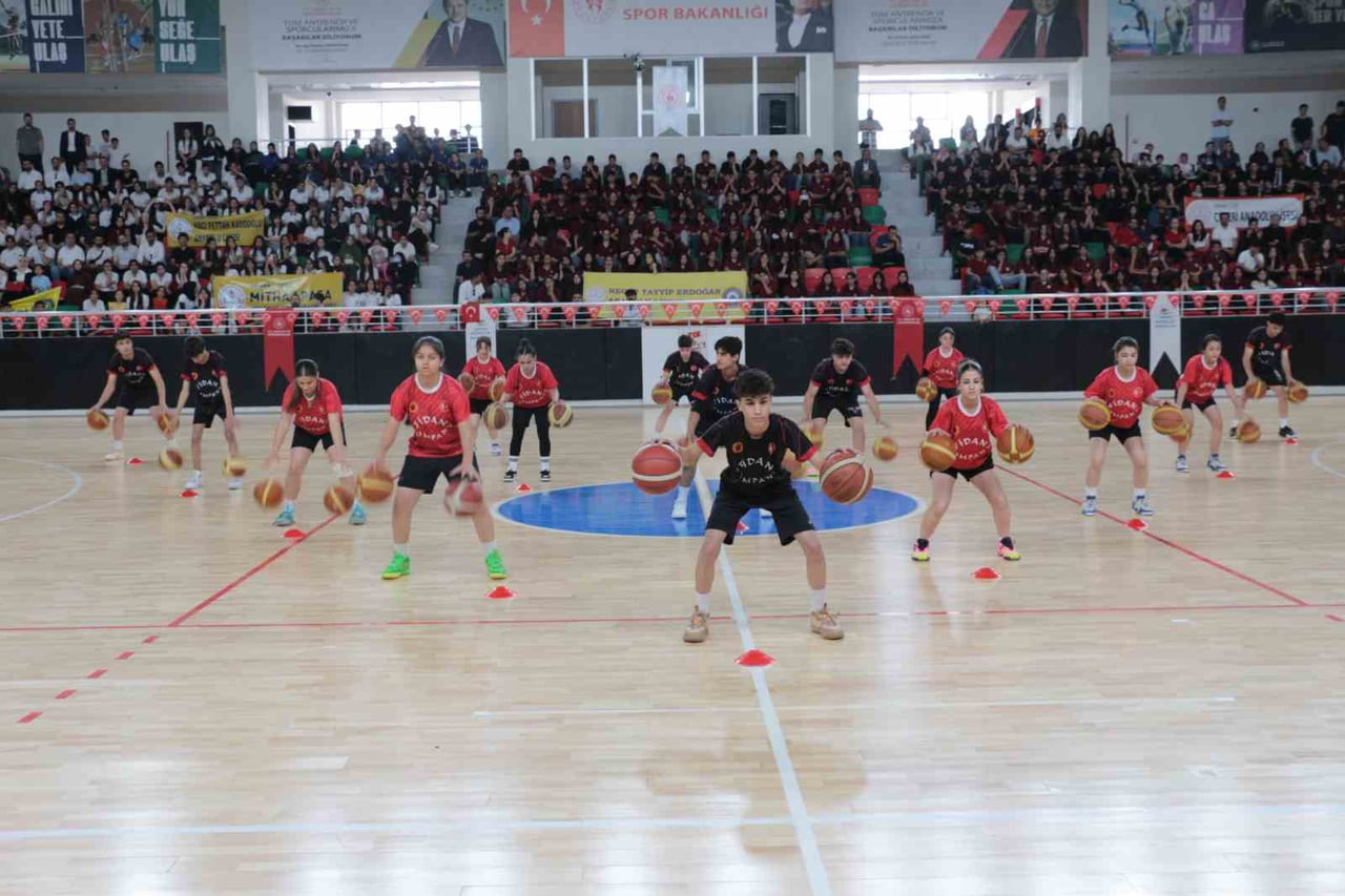 ŞIRNAK'IN CİZRE İLÇESİNDE 19 MAYIS ATATÜRK'Ü ANMA GENÇLİK VE SPOR BAYRAMI'NIN 107. YILDÖNÜMÜ...