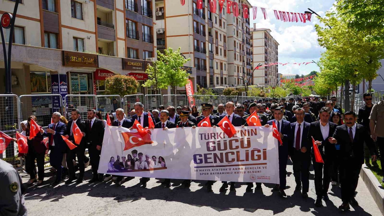 ŞIRNAK'TA 19 MAYIS ATATÜRK'Ü ANMA, GENÇLİK VE SPOR BAYRAMI ETKİNLİKLERİ KAPSAMINDA, KENT PROTOKOLÜ...