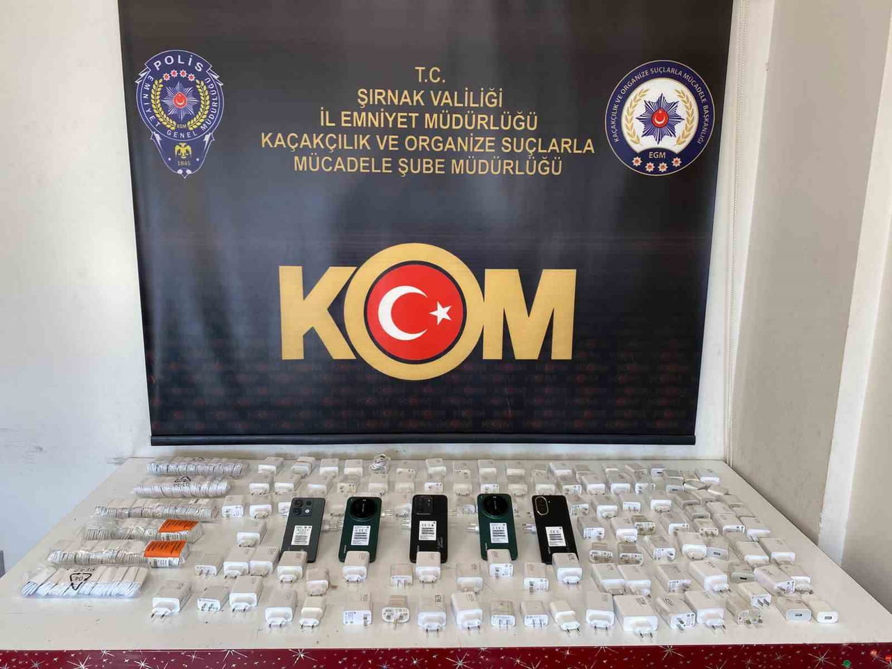 ŞIRNAK'TA ASAYİŞ, NARKOTİK VE KAÇAKÇILIK OPERASYONLARINDA PİYASA DEĞERİ YAKLAŞIK 7 MİLYON 450 BİN...