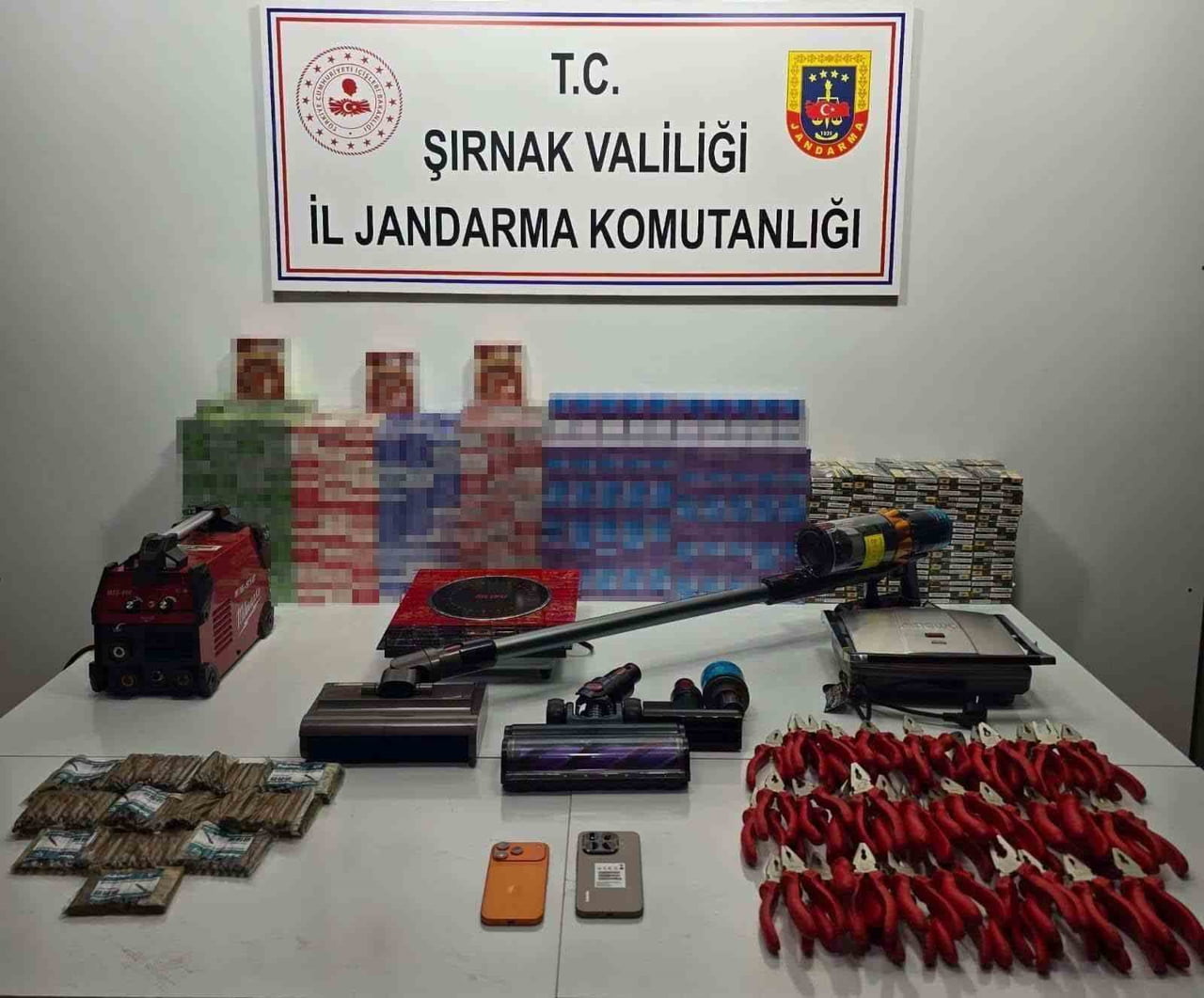 ŞIRNAK'TA BİR HAFTALIK OPERASYONLARDA 23 MİLYON 812 BİN LİRA DEĞERİNDE TARİHİ ESER VE GÜMRÜK...