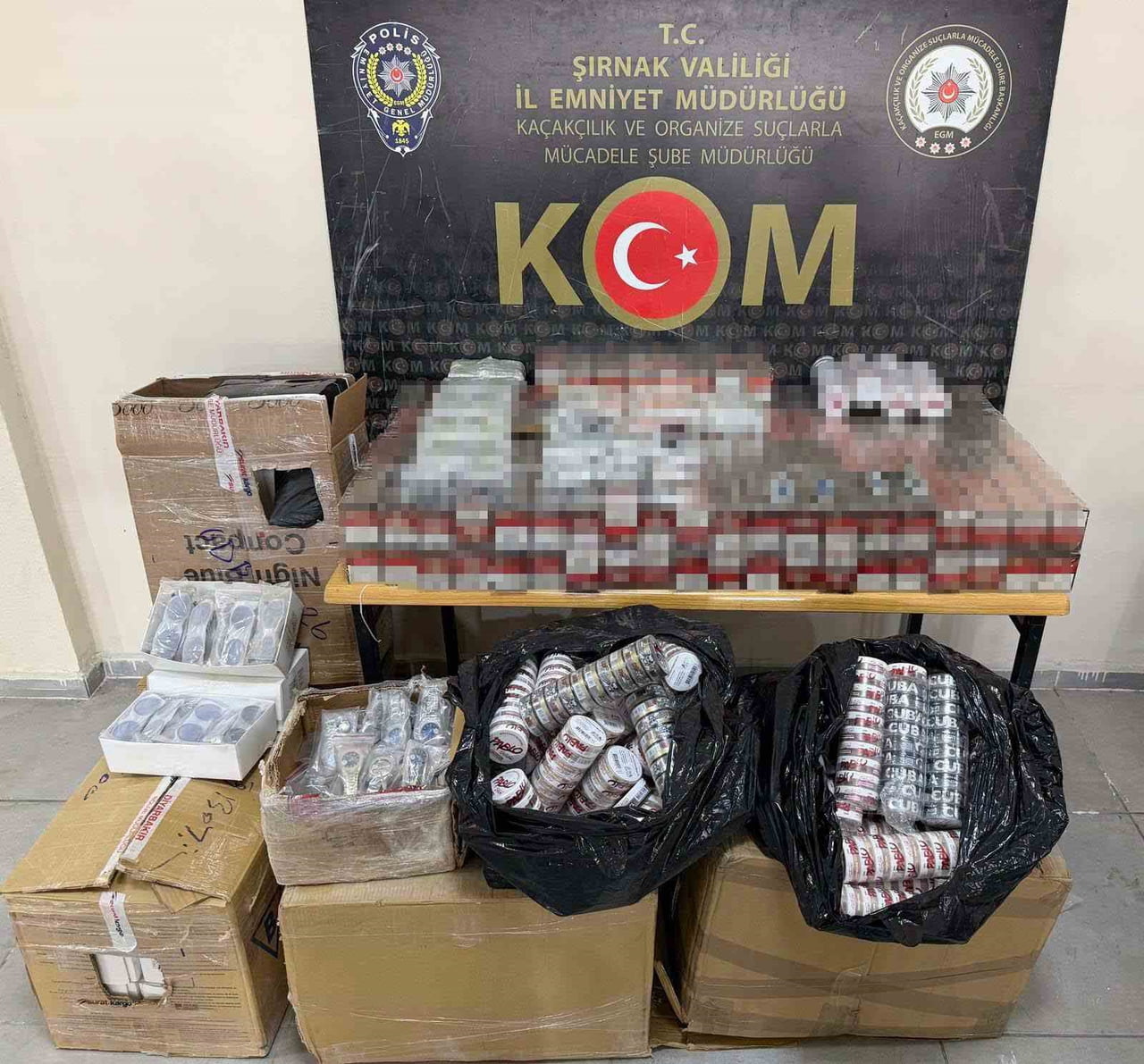 ŞIRNAK'TA GERÇEKLEŞTİRİLEN OPERASYONLARDA ÇOK SAYIDA UYUŞTURUCU MADDE İLE KAÇAK ÜRÜN ELE...