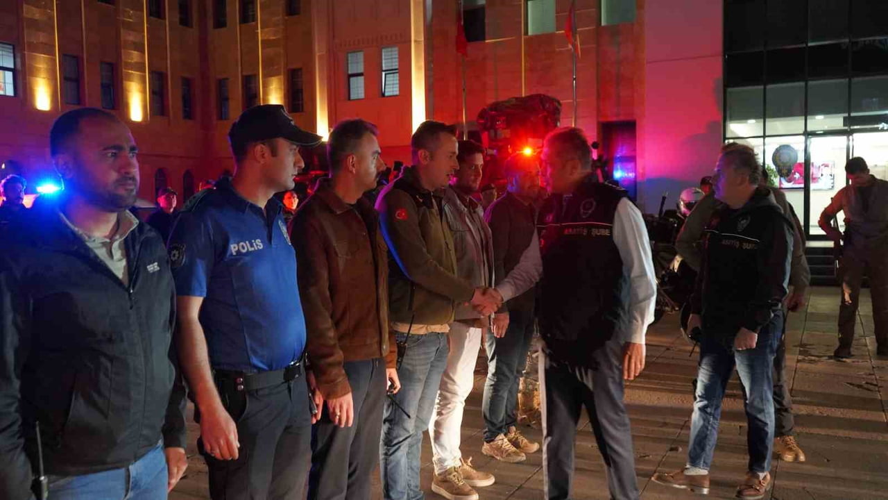 ŞIRNAK İL EMNİYET MÜDÜRÜ VOLKAN SAZAK, KURBAN BAYRAMI ARİFESİNDE KENT GENELİNDE BAŞLATILAN "HUZUR...