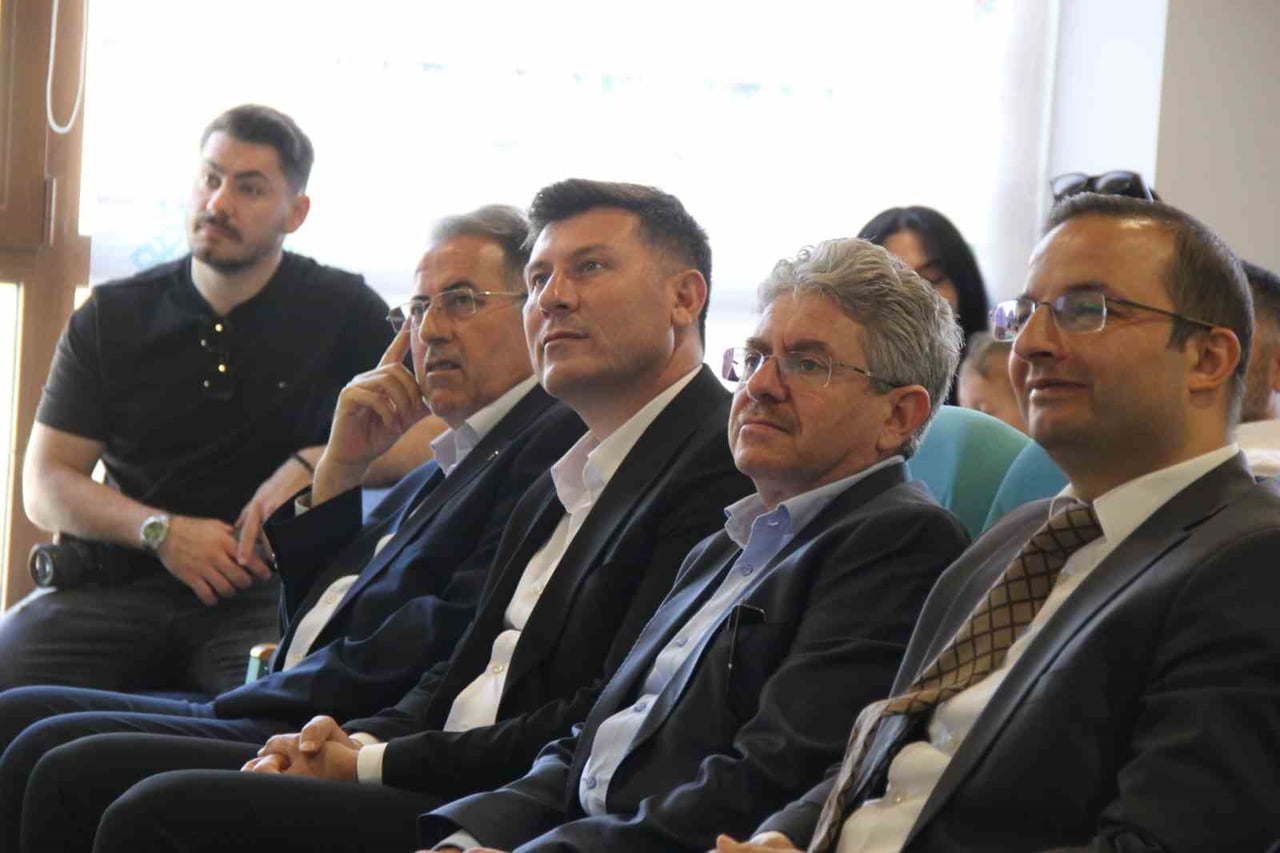 ŞIRNAK’IN CİZRE İLÇESİNDE BULUNAN RECEP TAYYİP ERDOĞAN ANADOLU LİSESİ TARAFINDAN ÖĞRENCİLERE...