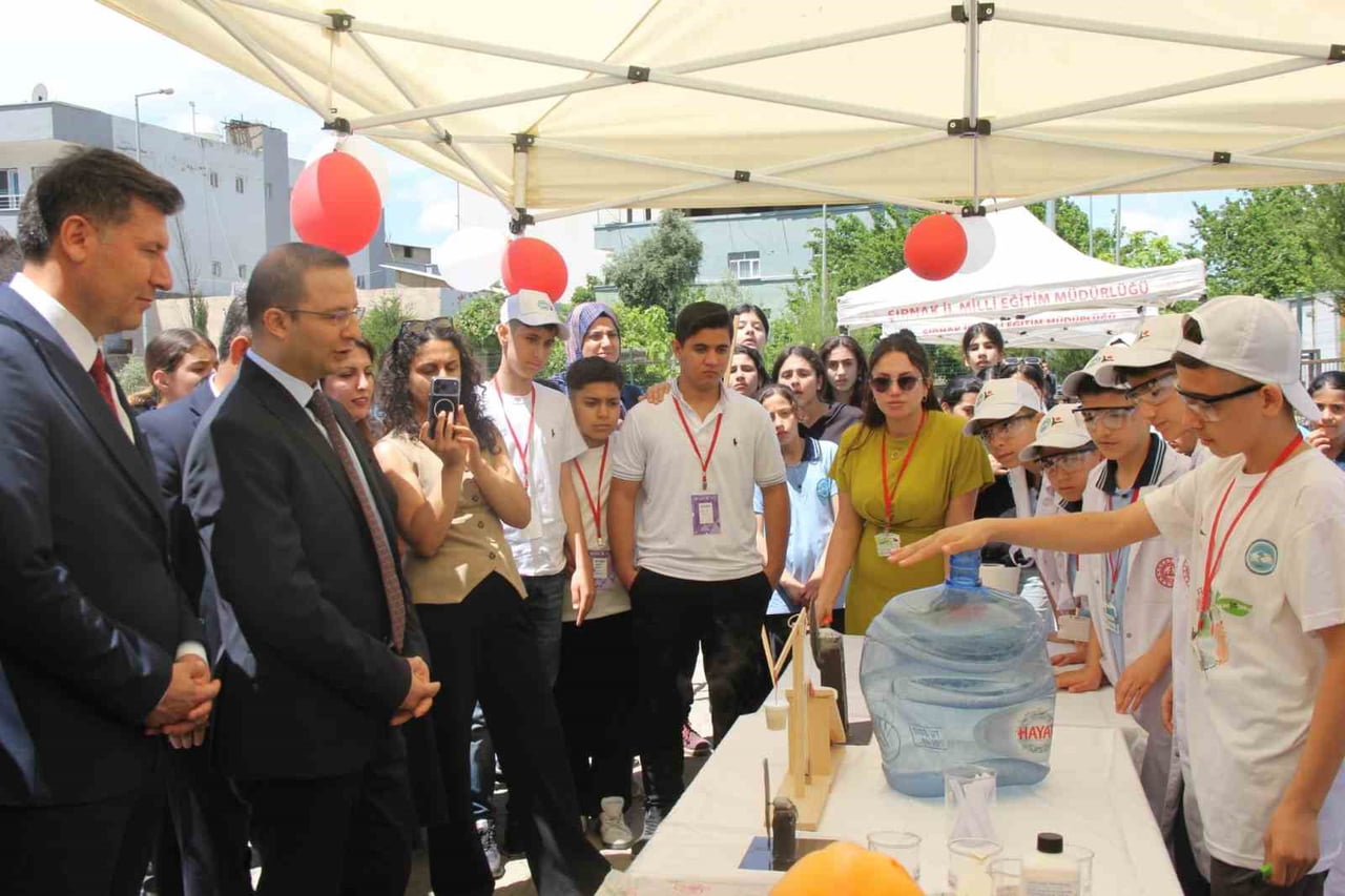 ŞIRNAK’IN CİZRE İLÇESİNDE VATAN ORTAOKULU ÖĞRENCİLERİ TARAFINDAN HAZIRLANAN TÜBİTAK 4006 BİLİM...