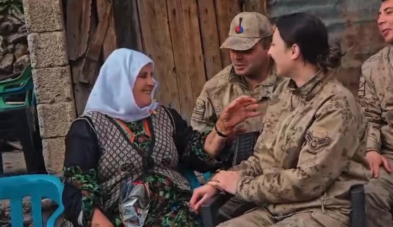 ŞIRNAK’TA SİLAHLI KUVVETLERİMİZDEN ŞEHİT ANNELERİNE ANLAMLI KUTLAMA. ŞEHİTLERİN EMANETLERİ...