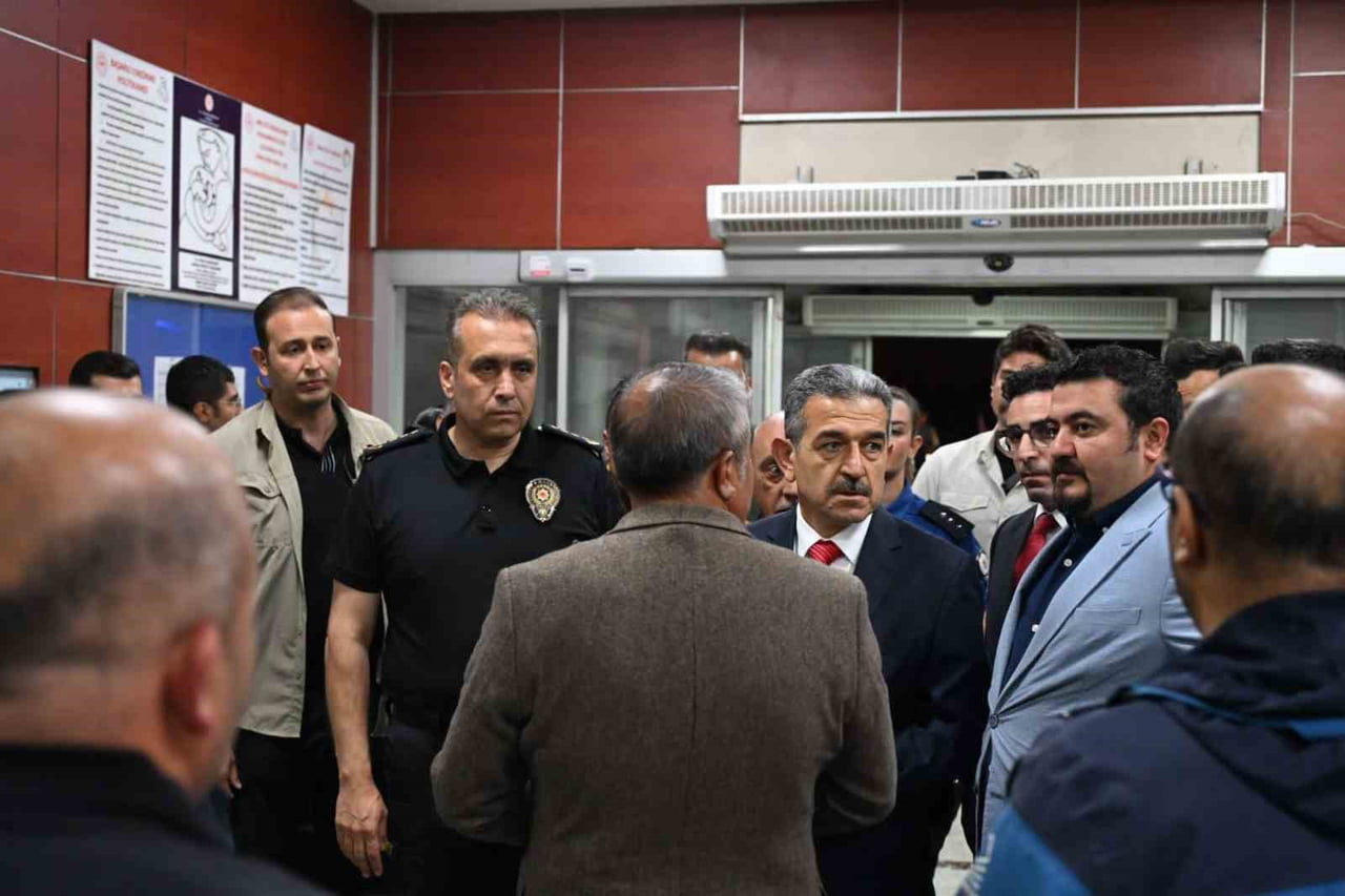 ŞIRNAK’TA VOLEYBOL OYNAMAK İÇİN ISINMA HAREKETLERİ YAPTIĞI ESNADA FENALAŞARAK YERE YIĞILAN 19...