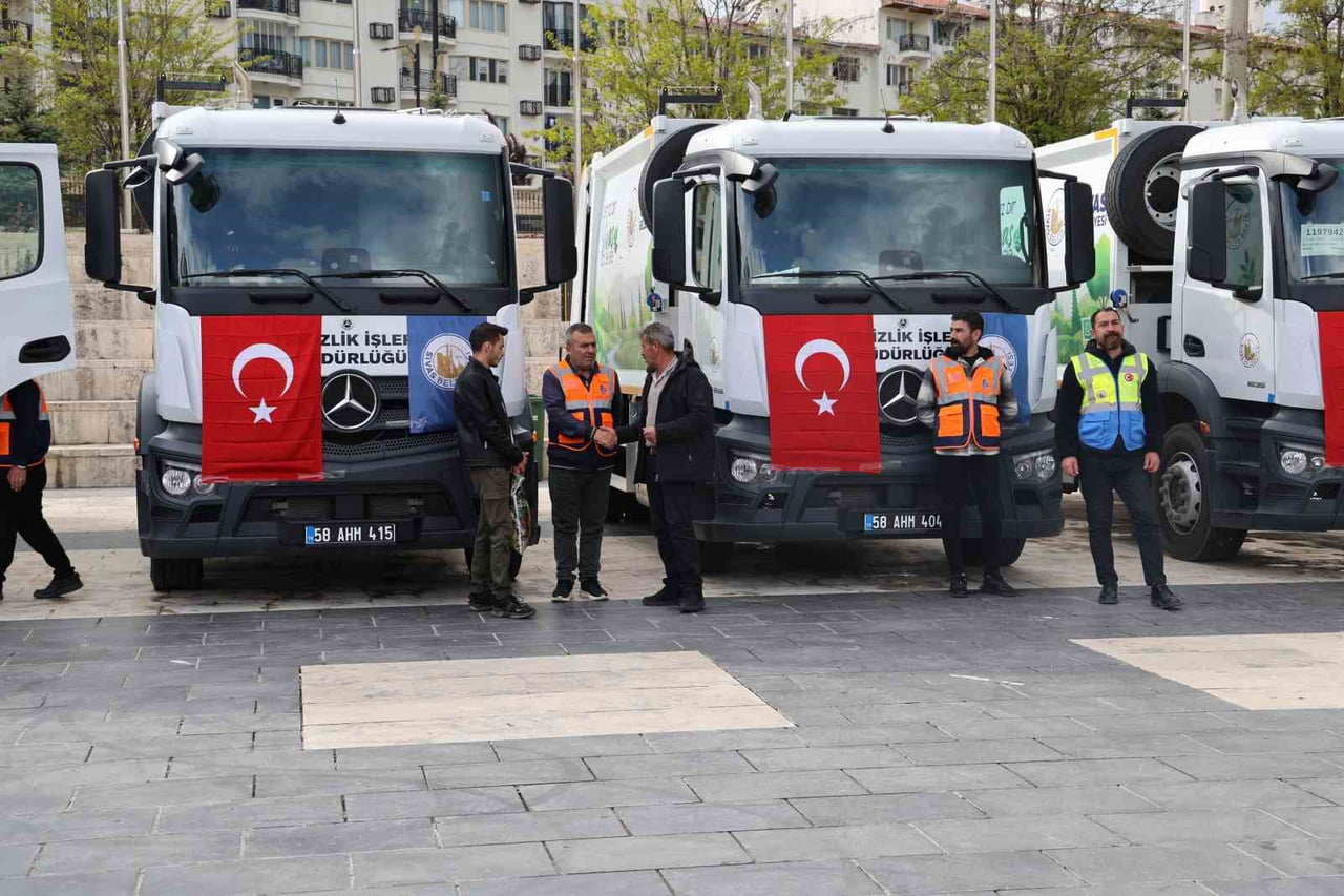 SİVAS BELEDİYESİ, ŞEHRİN ALTYAPISINI GÜÇLENDİRMEK VE KESİNTİSİZ HİZMET SUNABİLMEK AMACIYLA ARAÇ...