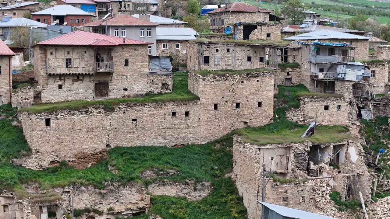 SİVAS’IN DİVRİĞİ İLÇESİNDE YER ALAN VE KENDİNE ÖZGÜ MİMARİSİ İLE DİKKAT ÇEKEN 8 ASIRLIK ÇİĞDEMLİ...