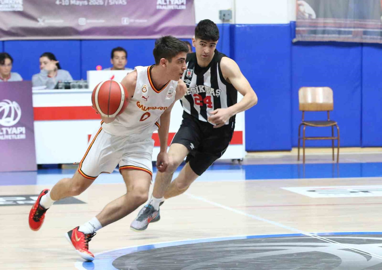 SİVAS’TA DÜN BAŞLAYAN U-18 ERKEKLER TÜRKİYE BASKETBOL ŞAMPİYONASI, İKİNCİ GÜN MAÇLARIYLA BÜYÜK...
