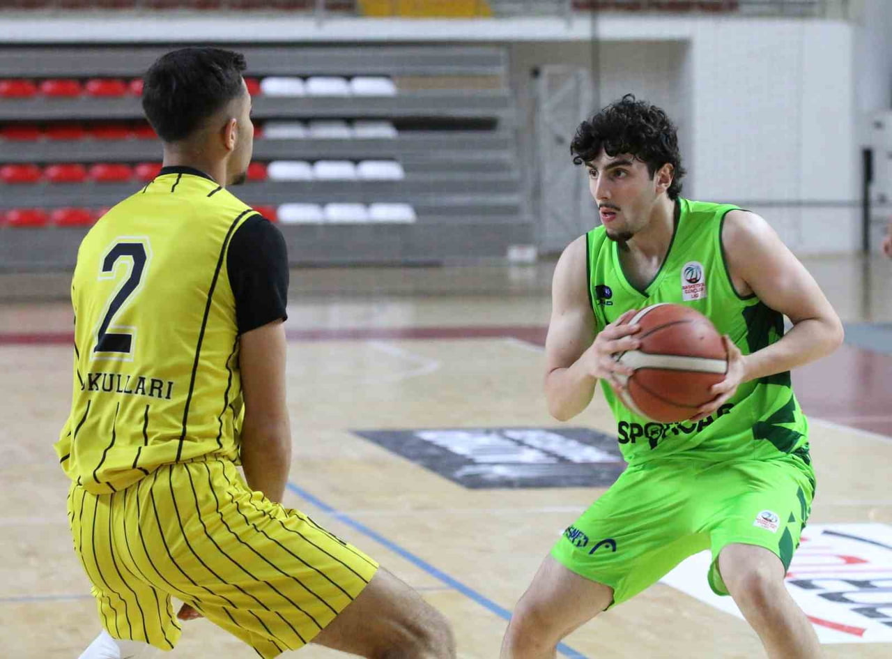 SİVAS’TA DÜN BAŞLAYAN U-18 ERKEKLER TÜRKİYE BASKETBOL ŞAMPİYONASI, İKİNCİ GÜN MAÇLARIYLA BÜYÜK...