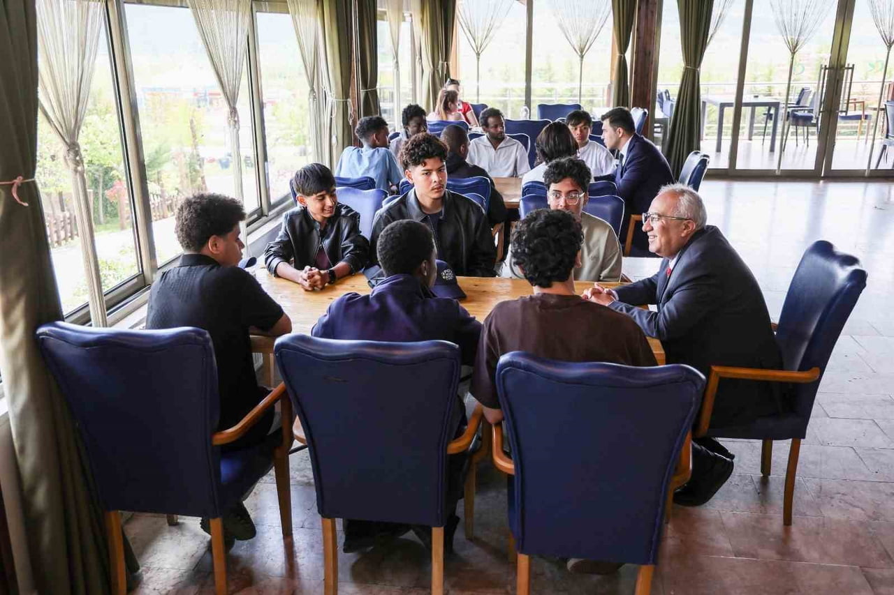 SİVAS’TAN DENİZLİ’YE UZANAN ANLAMLI PROJE KAPSAMINDA 12 FARKLI ÜLKEDEN ÖĞRENCİLER ÇAMELİ’NİN...