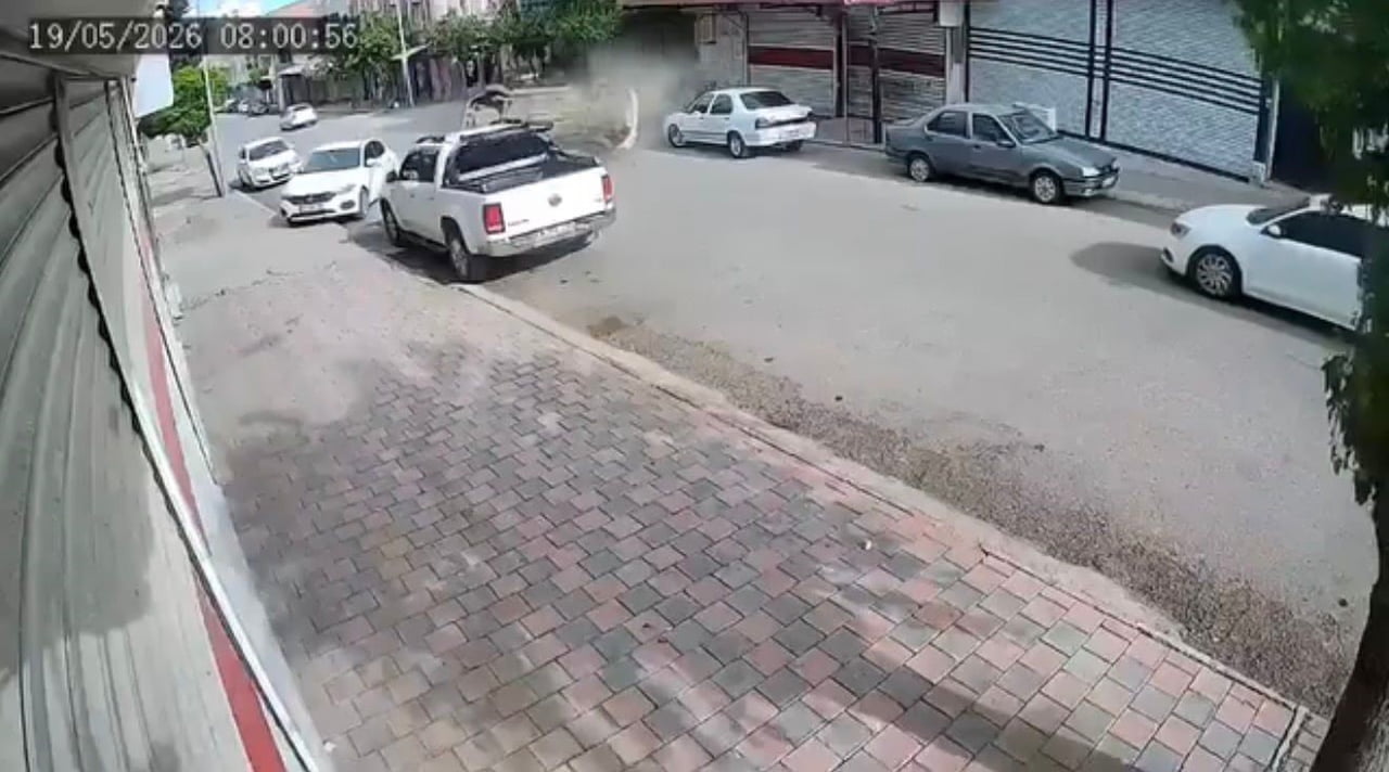 SİVEREK’TE PARK HALİNDEKİ ARACA ÇARPAN OTOMOBİL YAN YATTI