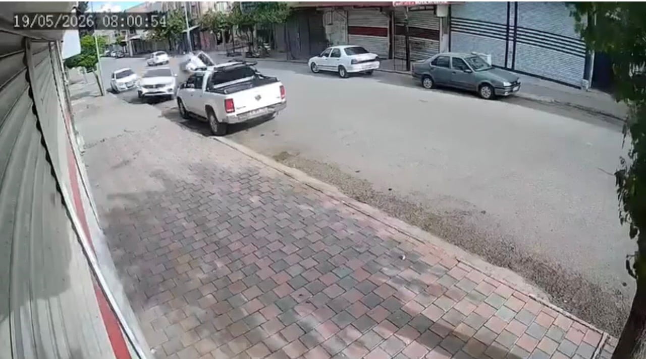 SİVEREK’TE PARK HALİNDEKİ ARACA ÇARPAN OTOMOBİL YAN YATTI