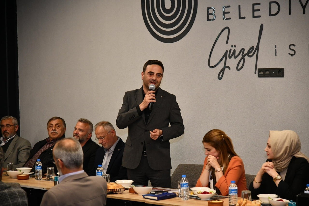 SİVİL TOPLUM KURULUŞLARININ TEMSİLCİLERİYLE BİR ARAYA GELEN BAŞİSKELE BELEDİYE BAŞKANI YASİN ÖZLÜ...