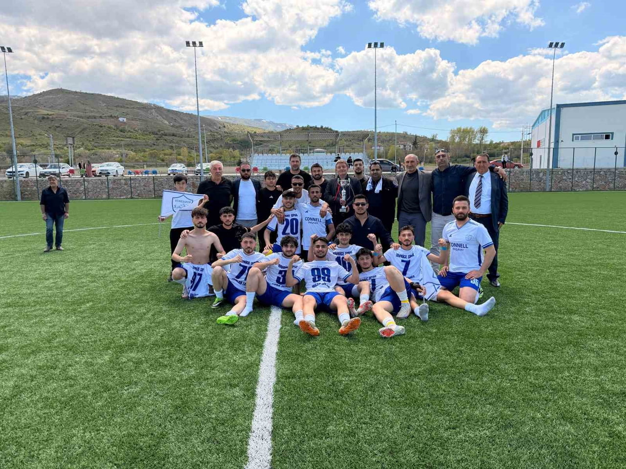 SİVRİCE SPOR KENDİ SAHASINDA ELAZIĞ ADALET SPOR’U 6-2 MAĞLUP EDEREK 2. AMATÖR LİG ŞAMPİYONLUK...