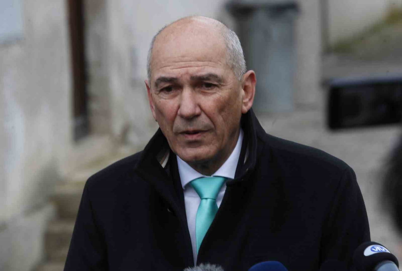 SLOVENYA'DA AŞIRI SAĞCI VE İSRAİL YANLISI LİDER JANEZ JANSA, 90 SANDALYELİ PARLAMENTODA...