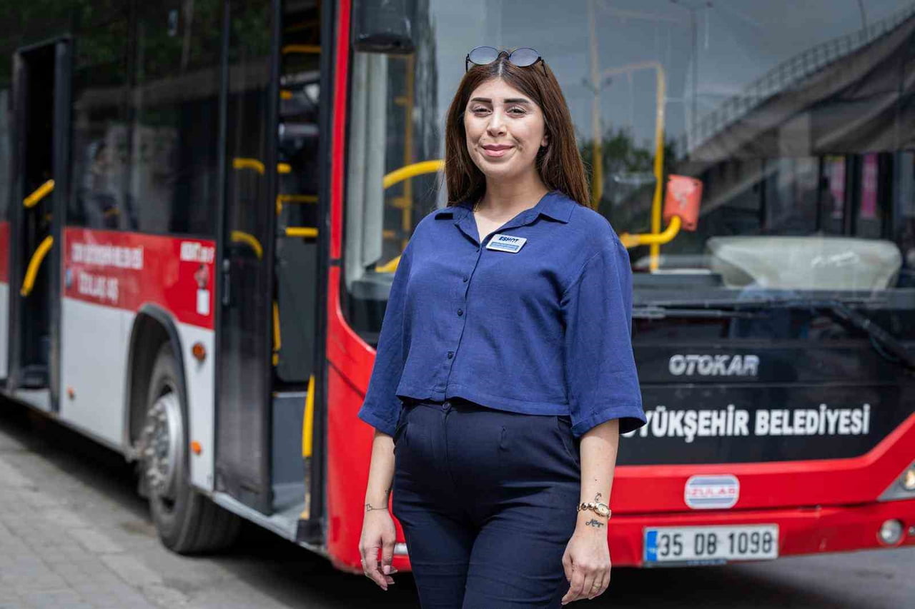 ŞOFÖR OLARAK GÖREV YAPARKEN HAMİLELİK SÜRECİ NEDENİYLE GEÇİCİ OLARAK HAREKET MEMURLUĞUNA GEÇEN...