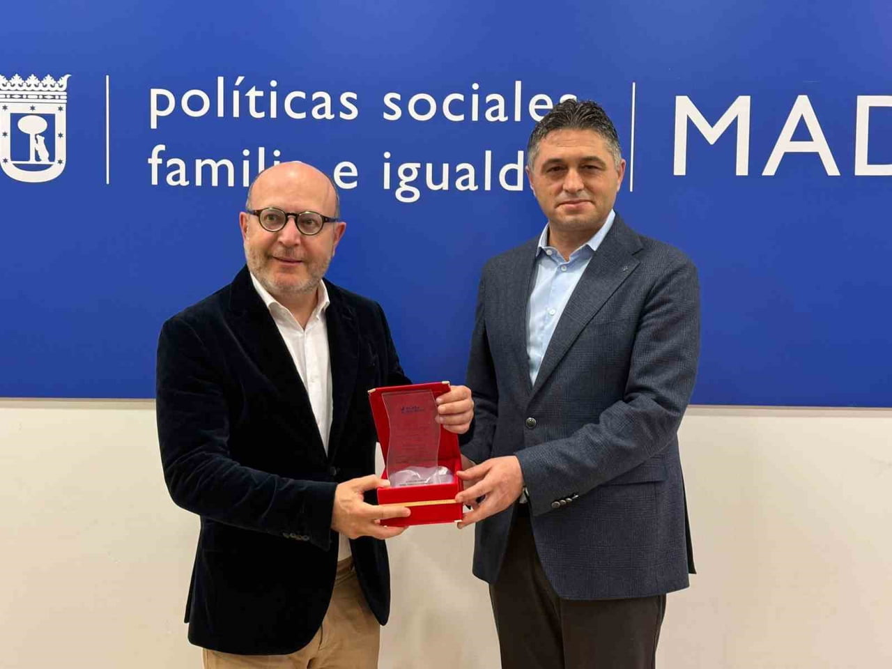 (SOLDAN SAĞA) MADRİD BELEDİYESİ SOSYAL POLİTİKALAR, AİLE VE EŞİTLİK DELEGESİ JOSE FERNANDEZ...