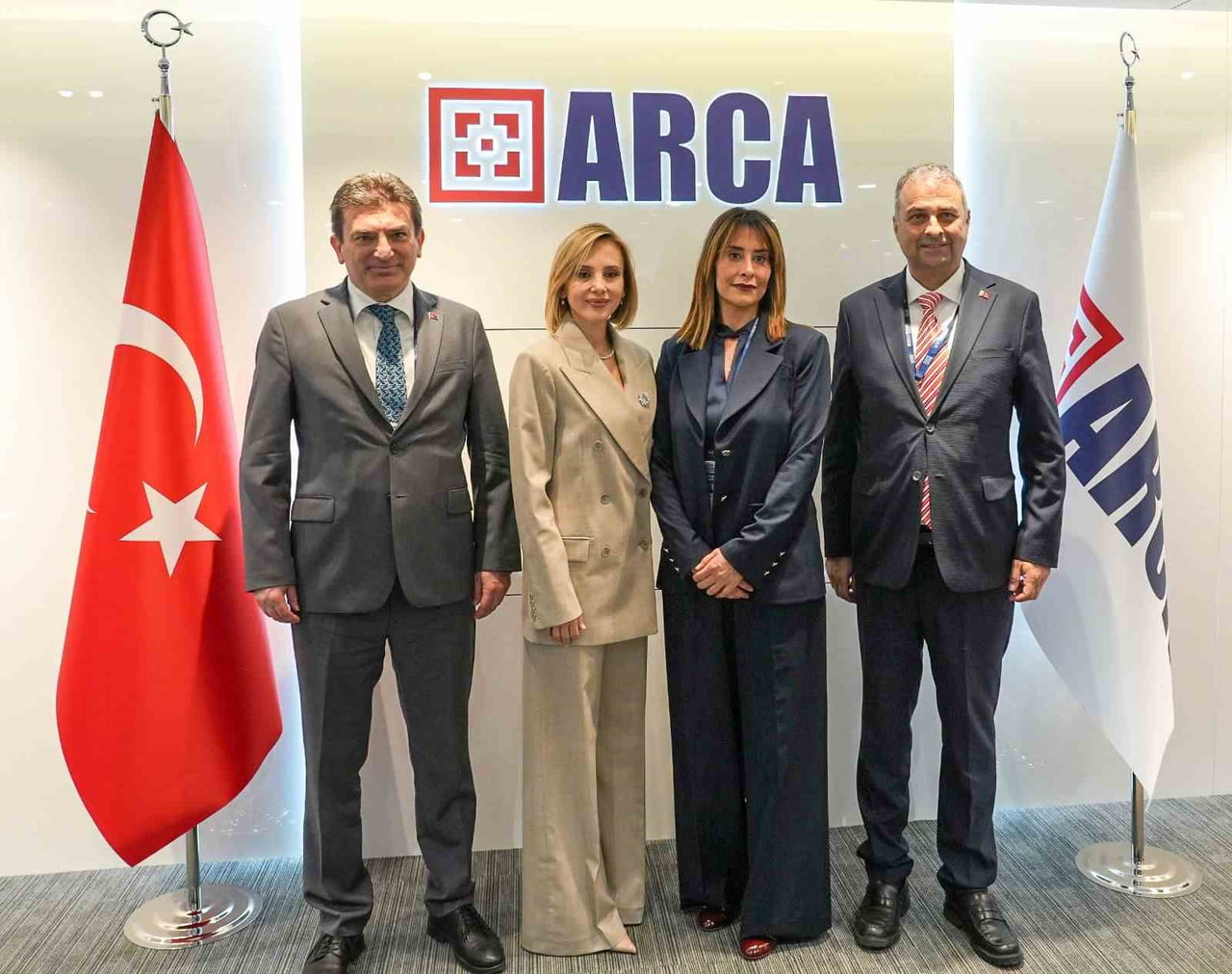 (SOLDAN SAĞA) OYAK GENEL MÜDÜRÜ MURAT YALÇINTAŞ, ARCA SAVUNMA GENEL MÜDÜRÜ İLKNUR DUTAK PAMİR...