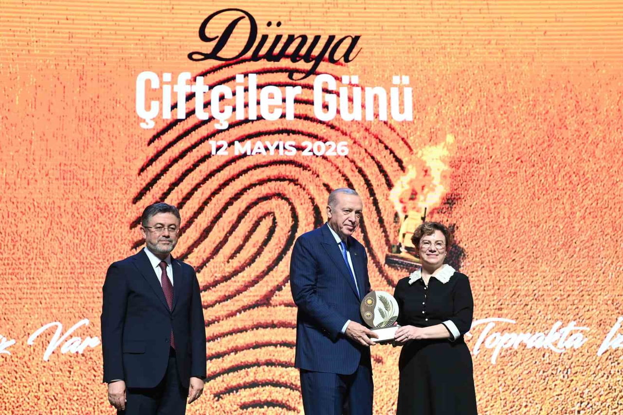 (SOLDAN SAĞA) TARIM VE ORMAN BAKANI İBRAHİM YUMAKLI, CUMHURBAŞKANI RECEP TAYYİP ERDOĞAN VE NERMİN...