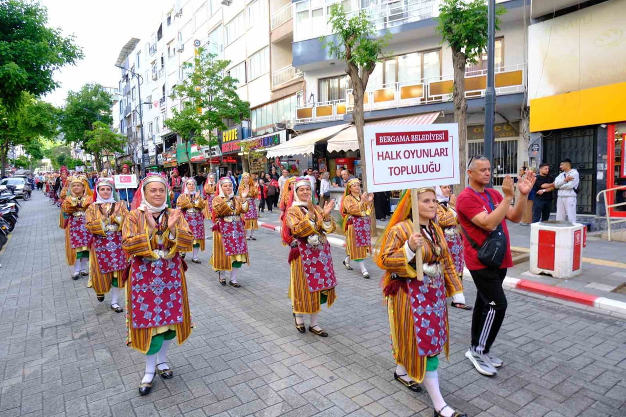 SOMA’DA BU YIL İLK KEZ DÜZENLENEN AHMET SİS SOMA ZEYBEK FESTİVALİ’NDE EGE’NİN DÖRT BİR YANINDAN...