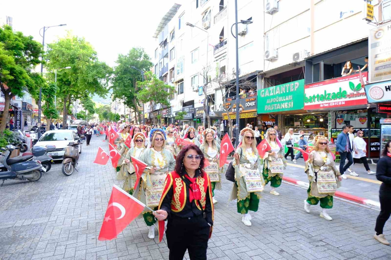 SOMA’DA BU YIL İLK KEZ DÜZENLENEN AHMET SİS SOMA ZEYBEK FESTİVALİ’NDE EGE’NİN DÖRT BİR YANINDAN...
